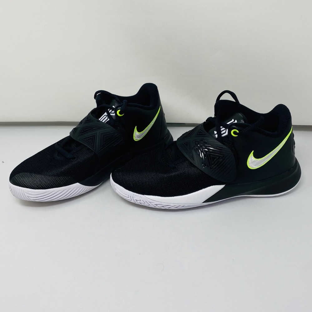 NIB**KYRIE FLYTRAP III**US 5.5***$85 - Picture 6 of 9